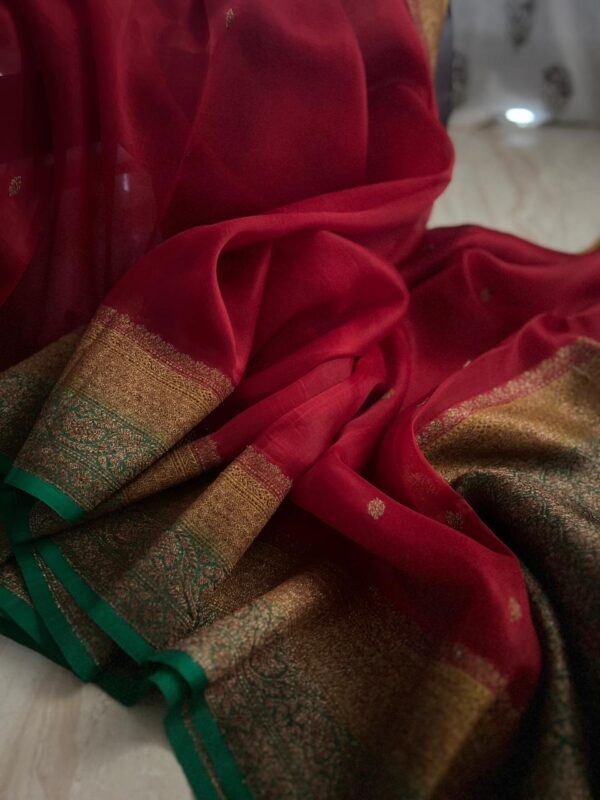 Pure Handwoven Kora Banarasi Kadhua Weave Antiq Zari Saree - Image 2