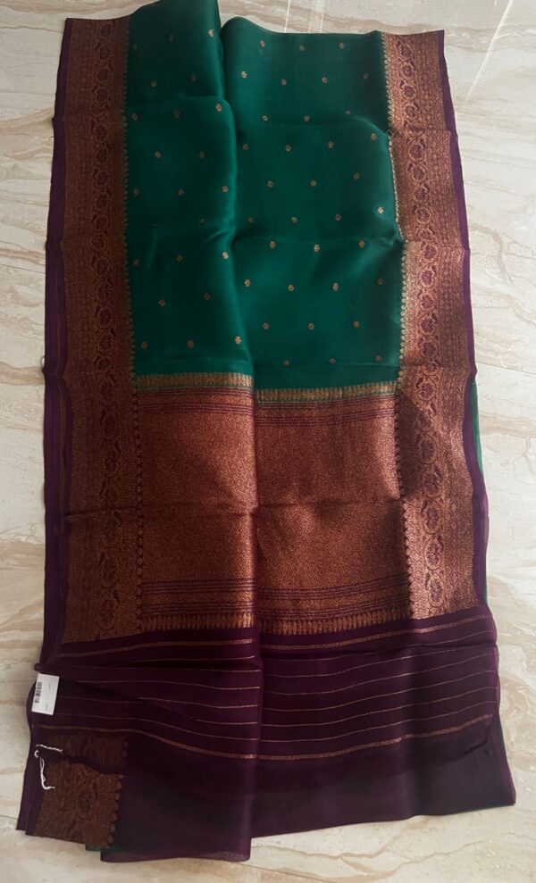 Pure Handloom Kora Banarasi Kadhwa Weave Antiq Zari Saree - Image 2