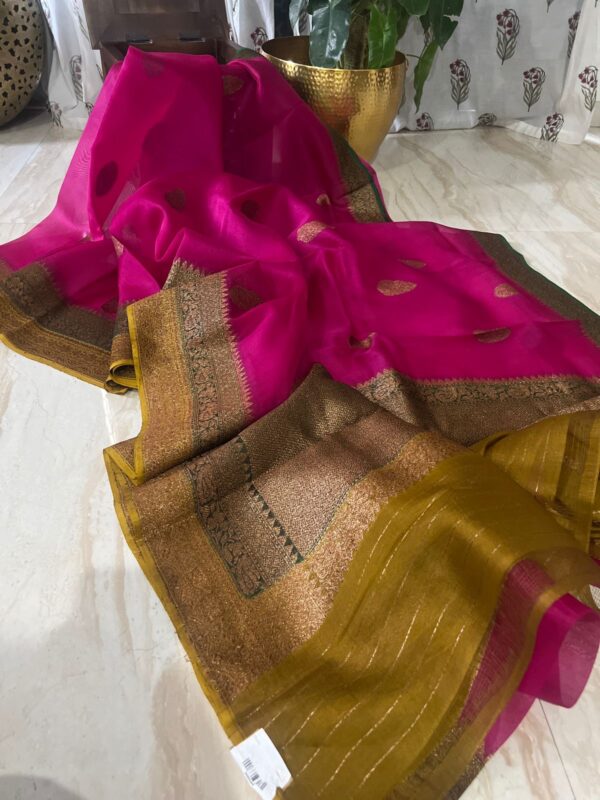 Pure Handloom Kora Banarasi Saree With Kadhua Weave Zari - Image 2