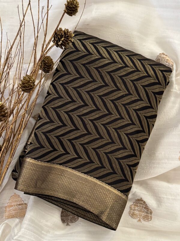 Pure Handloom Mysore Brocade Crepe Silk Saree With Zari Weave