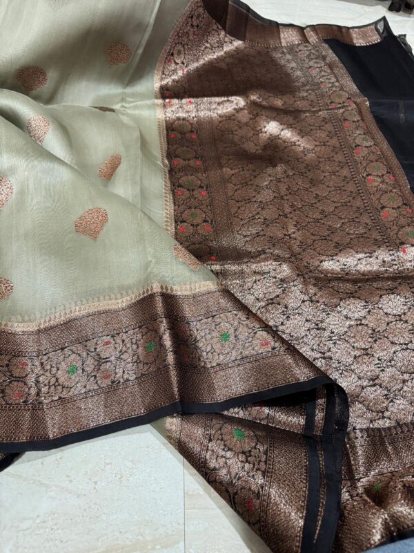 Pure Handloom Kora Banarasi With All Over Zari Weave - Image 2