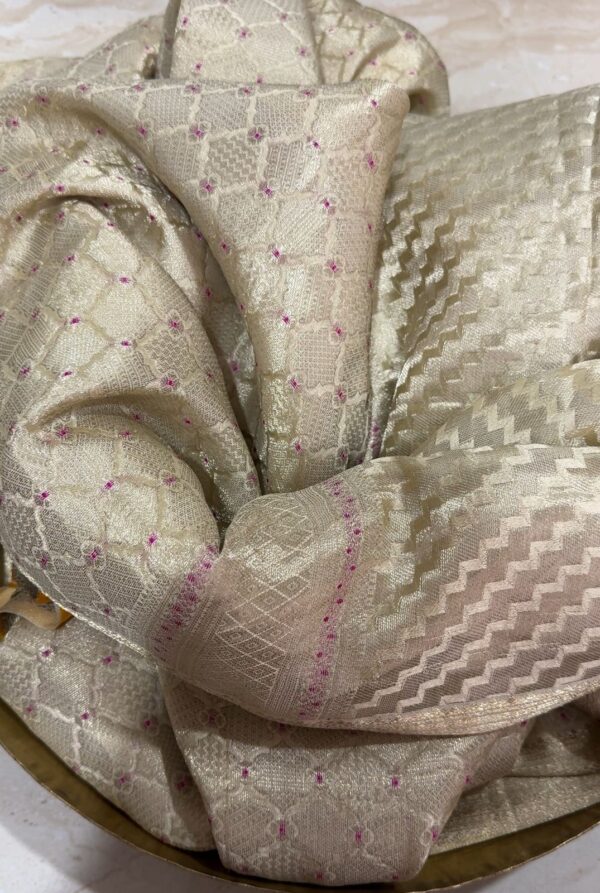 Mysore Brocade Crepe Silk Saree With Zari Wooven - Image 7
