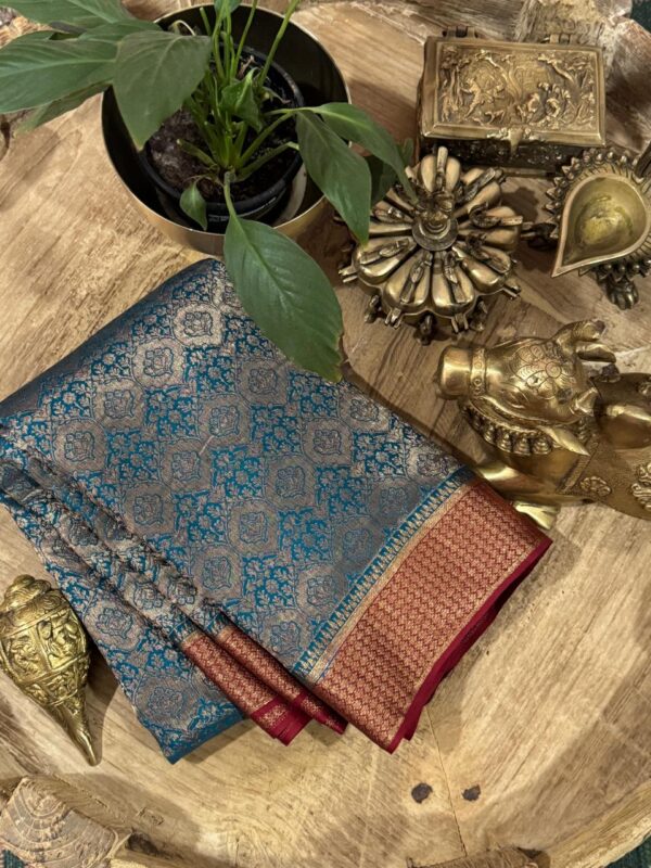Mysore Brocade Crepe Silk Saree With Antiq Zari Weave