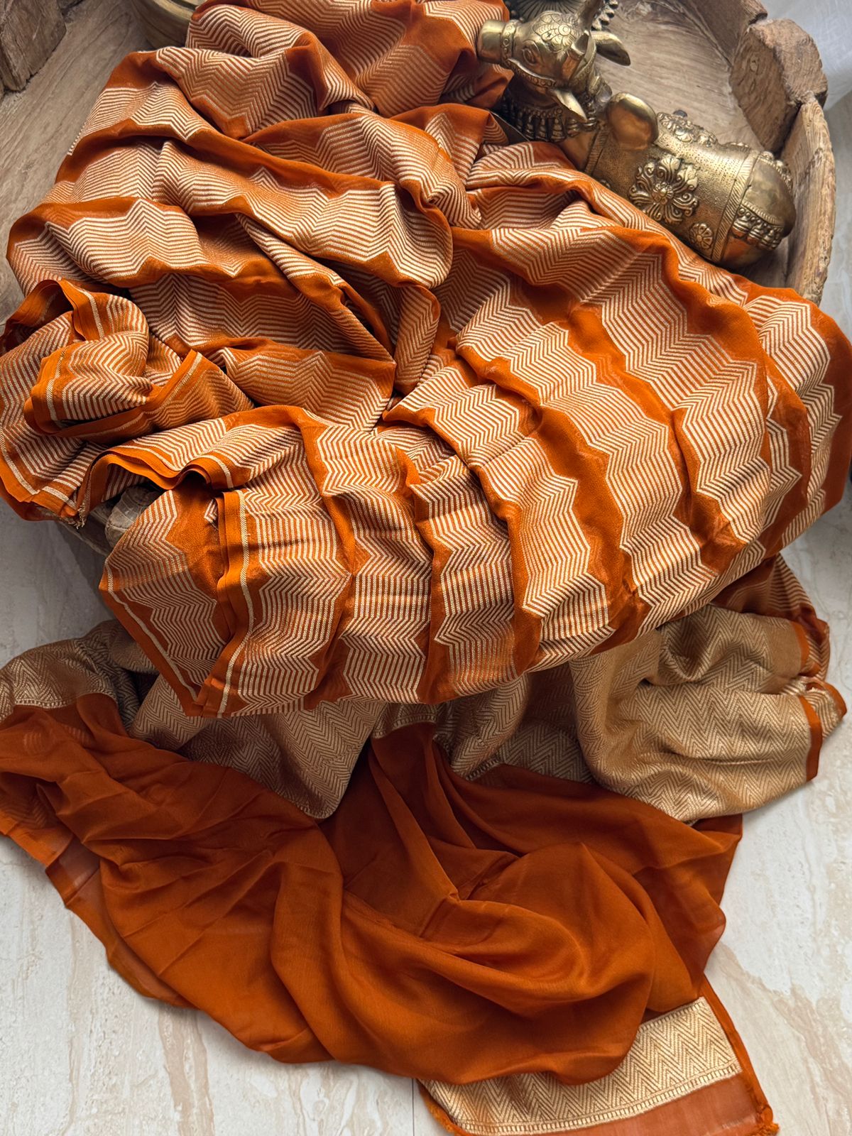 Borderless Khaddi Georgette Banarasi Saree with Gold Zari Weave - Image 7