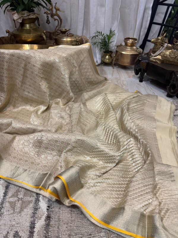 Pure Mysore Brocade Crepe Silk Saree - Image 3