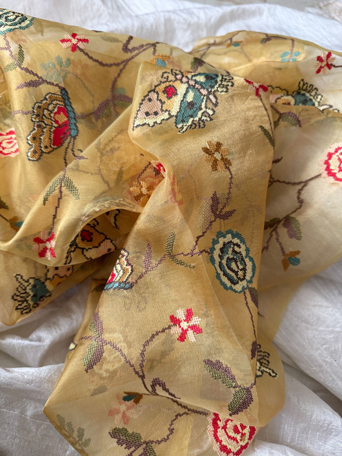 Banarasi Tissue Silk Saree With Pettit Point Embroidery Blouse Piece - Image 7