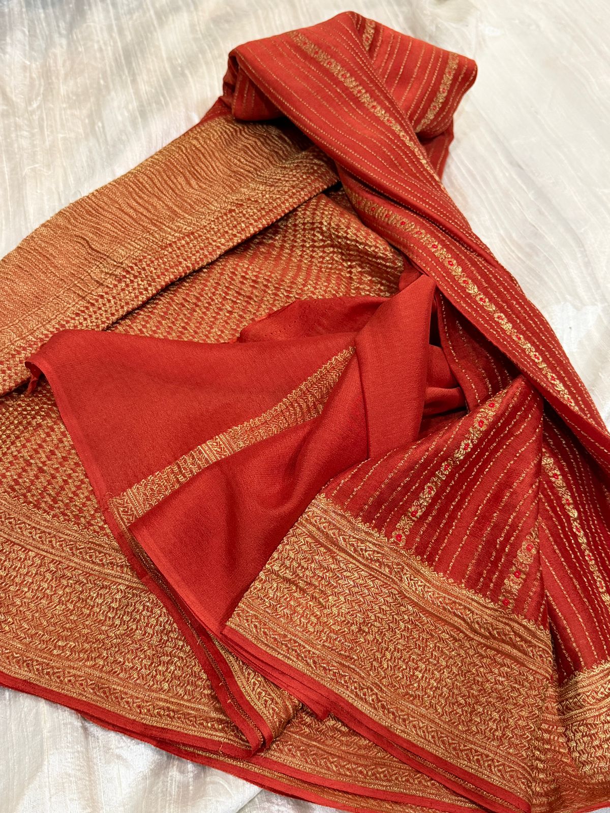 Pure Mysore Brocade Crush Zari Meenakari Weave Crepe Silk Saree - Image 3