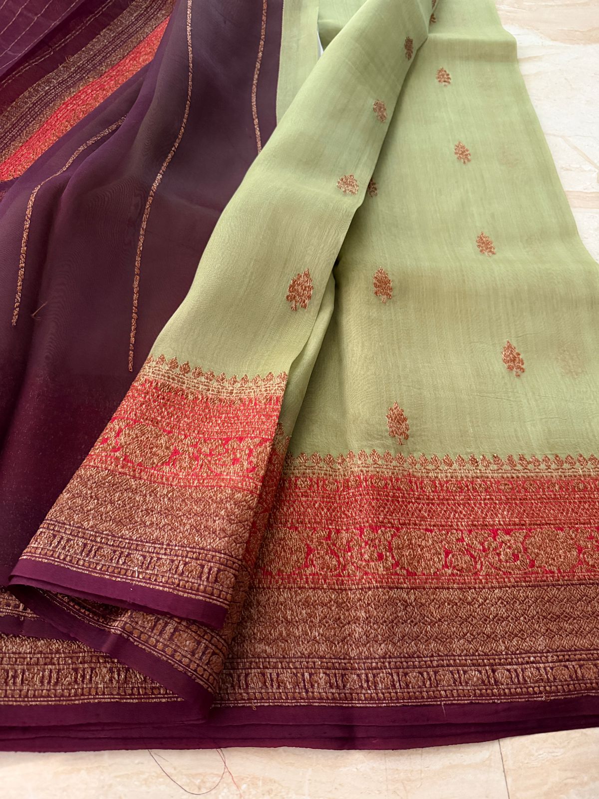 Pure Handloom Kora Banarasi Saree With Kadua Weave Zari - Image 5