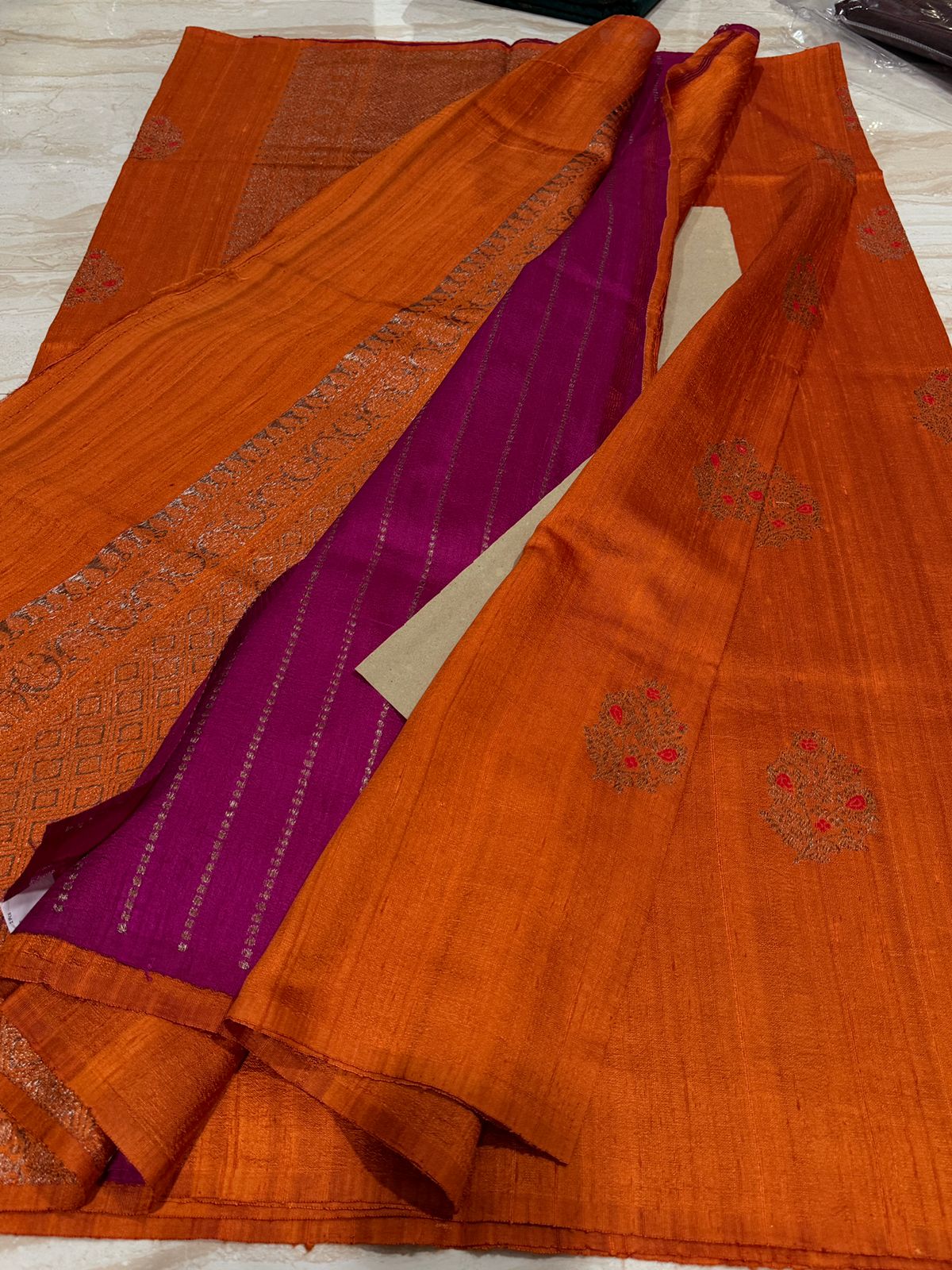 Pure Handloom Tussar Raw Silk Banarasi Saree With Meenakari - Image 4