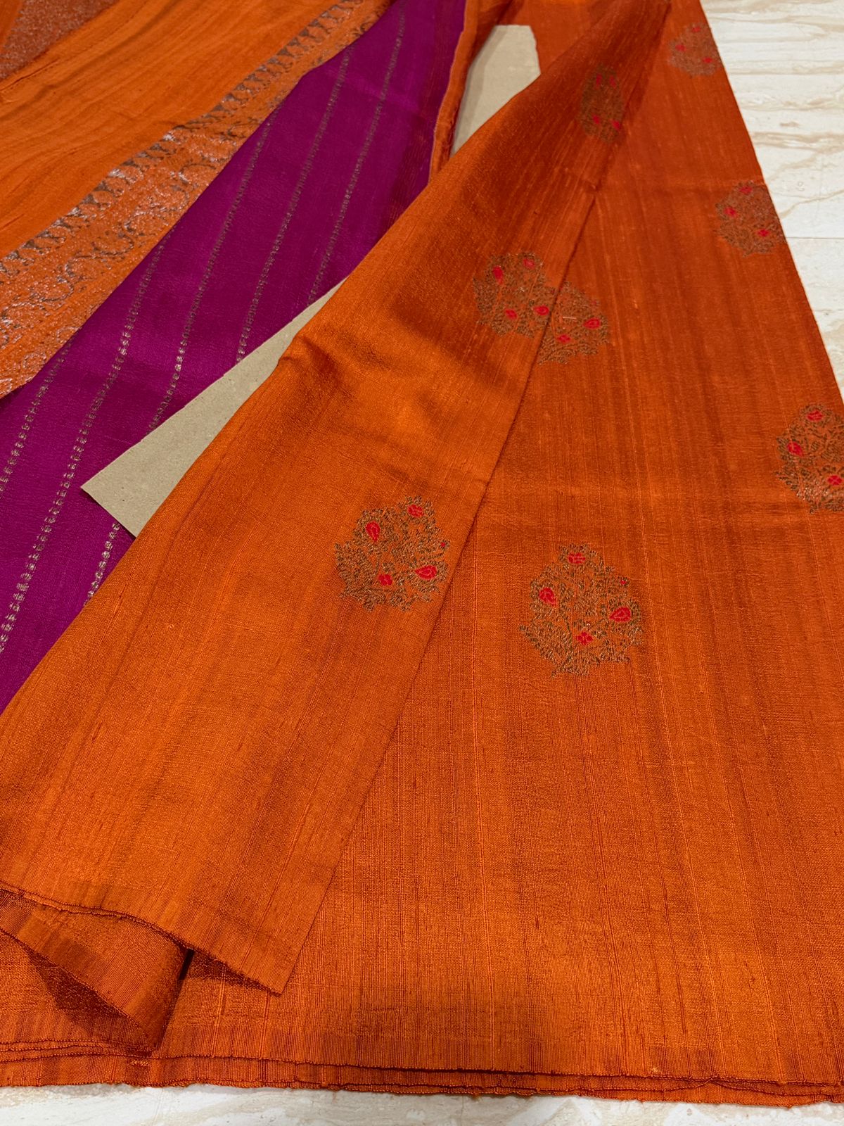Pure Handloom Tussar Raw Silk Banarasi Saree With Meenakari - Image 6