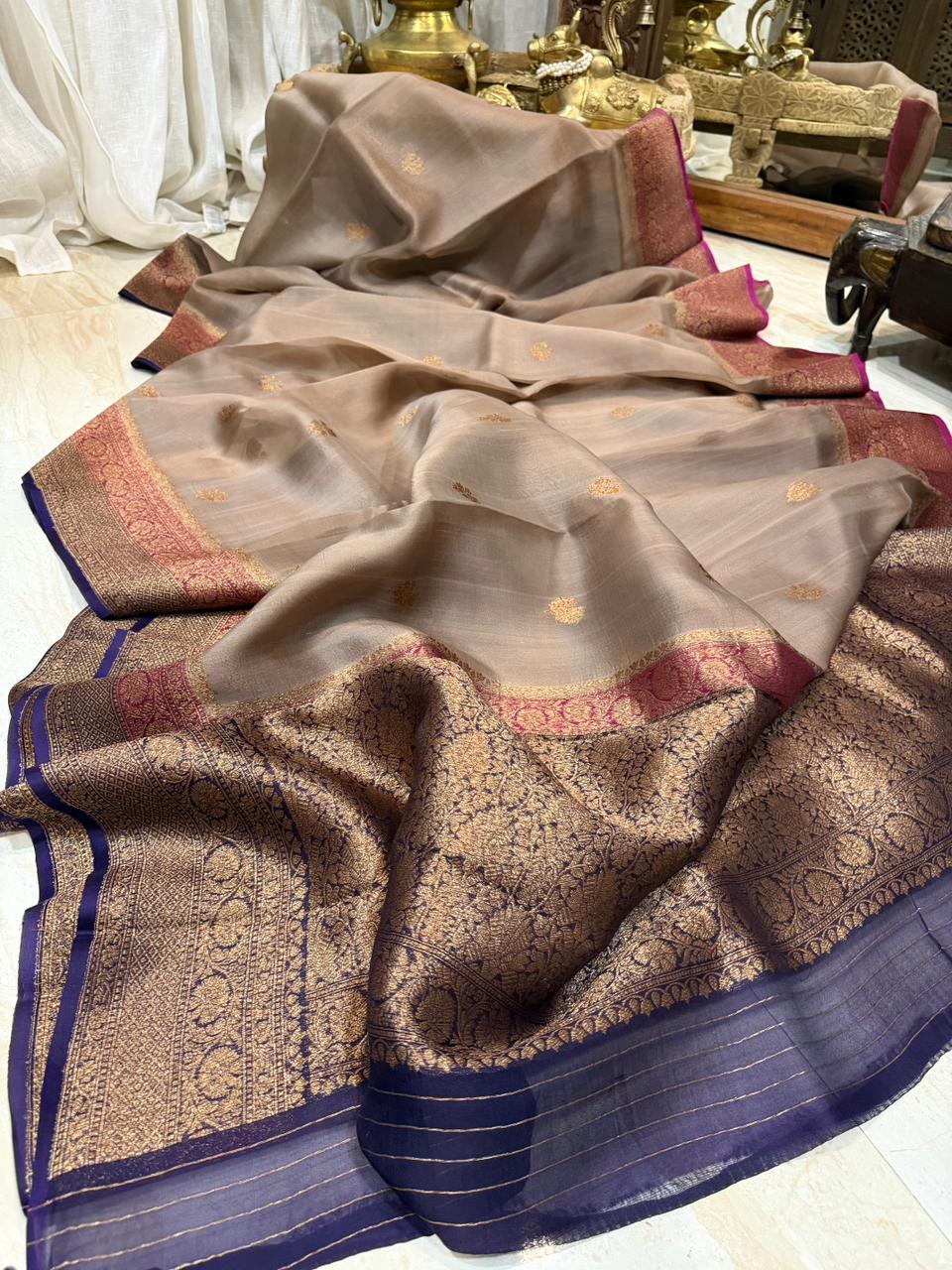 Pure Handloom Kora Banarasi Saree With Kadua Weave Zari - Image 4