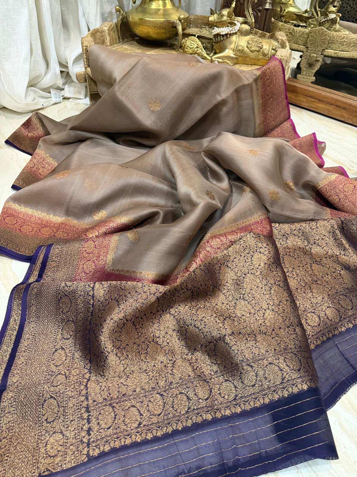 Pure Handloom Kora Banarasi Saree With Kadua Weave Zari - Image 3