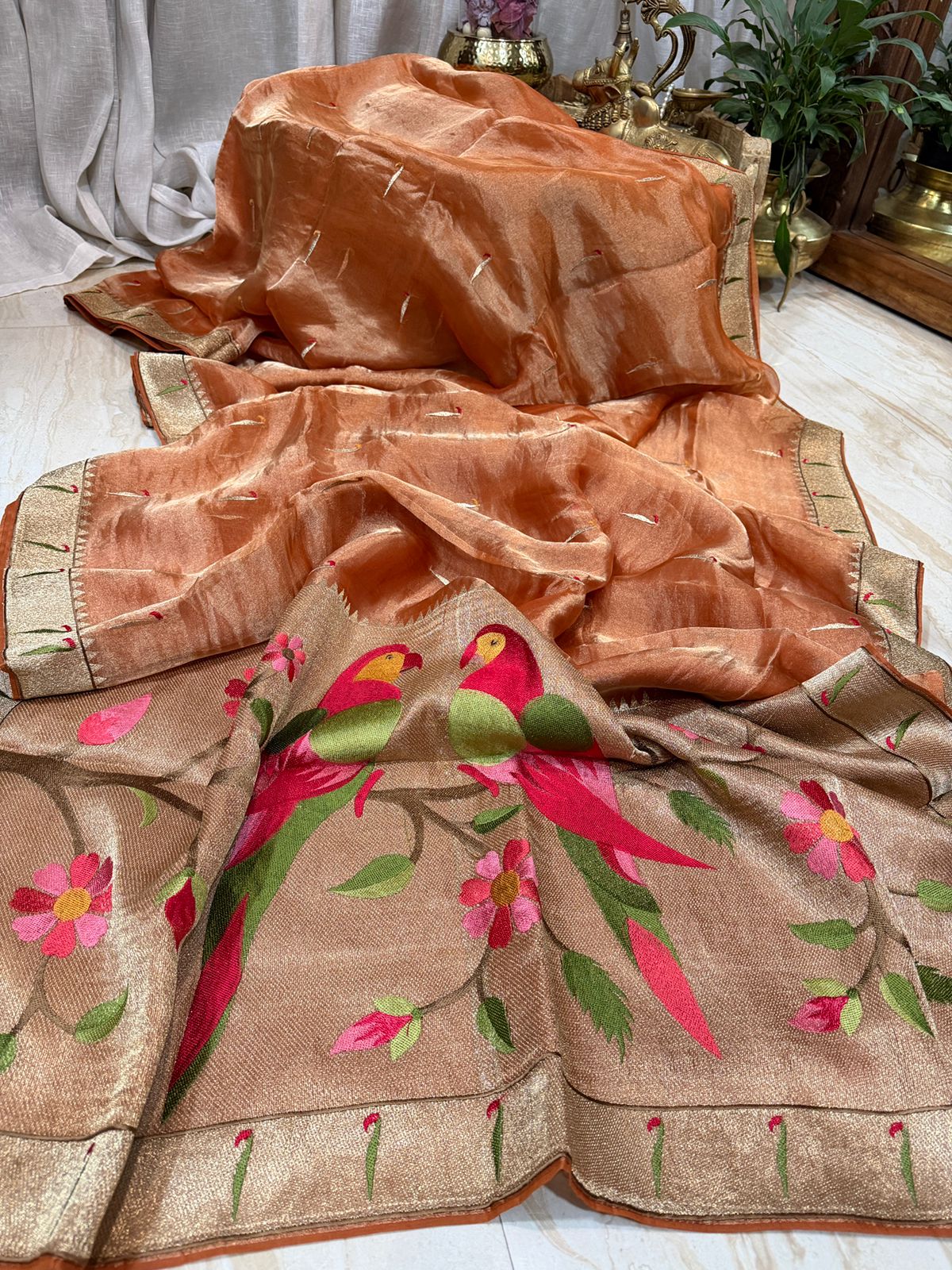 Pure Tissue Silk Saree With Single Munia Border & Designer Pallu - Image 3