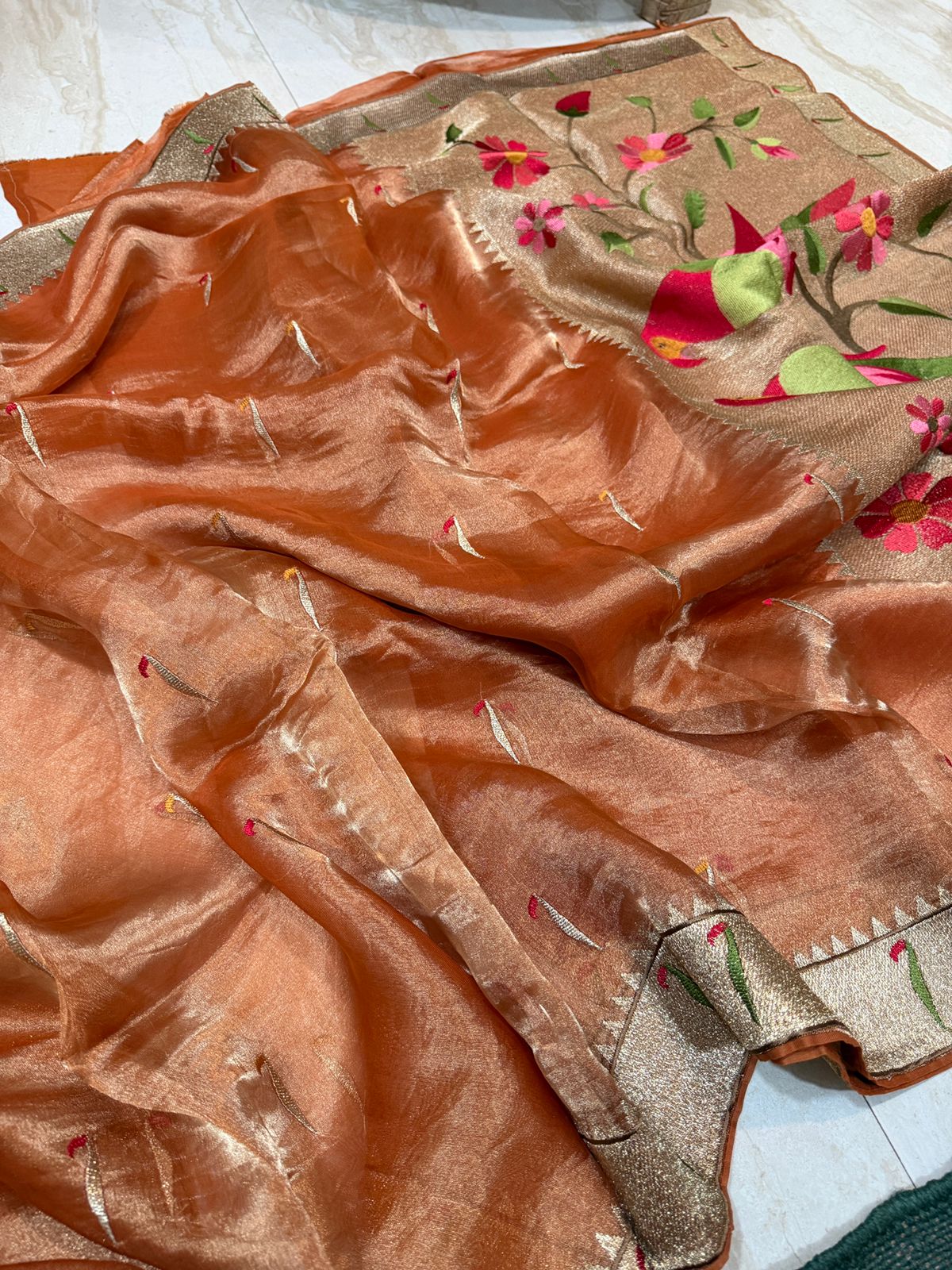 Pure Tissue Silk Saree With Single Munia Border & Designer Pallu - Image 5