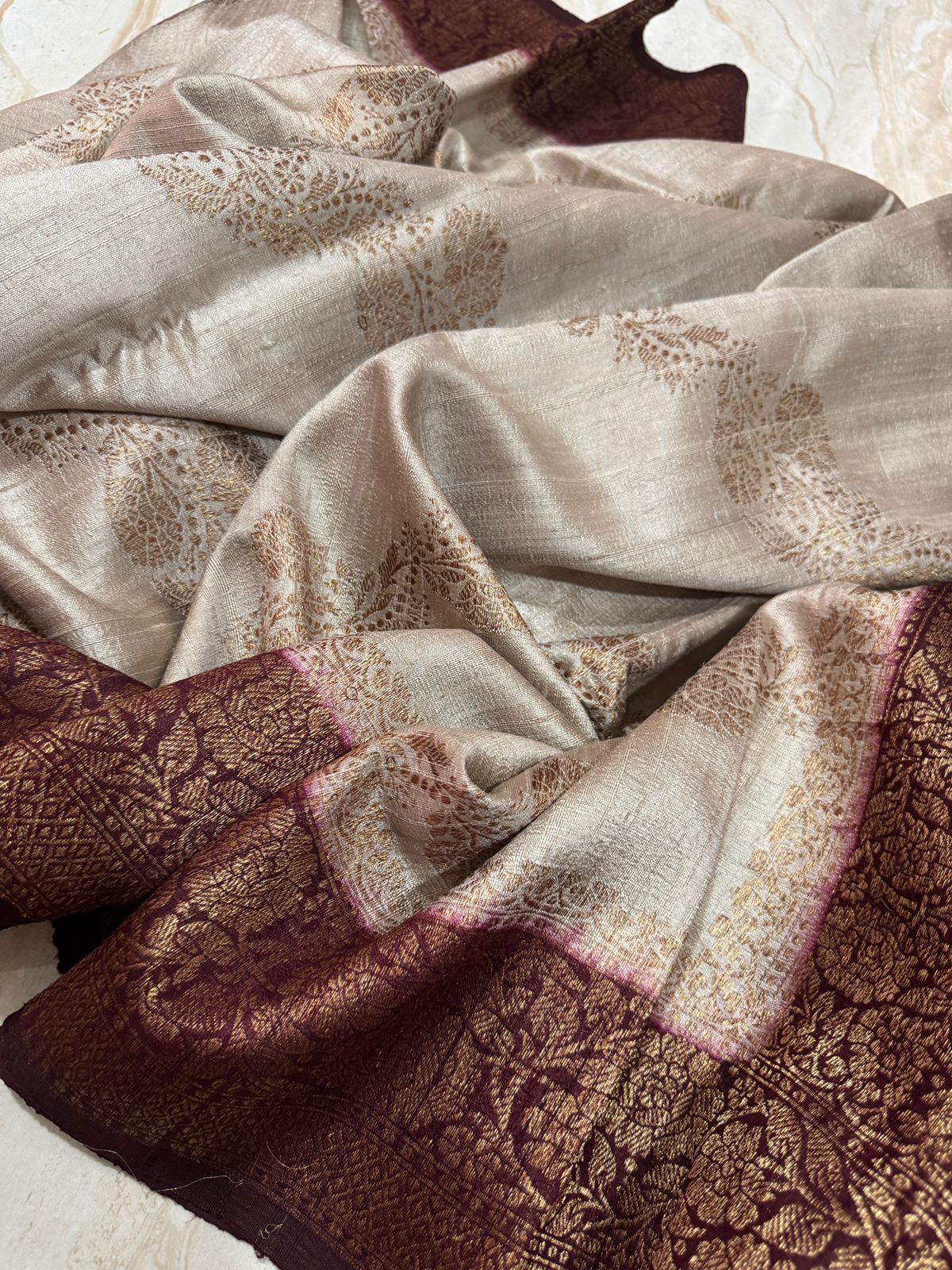 Pure Handloom Raw Silk Lehriya Weave Zari Saree - Image 9