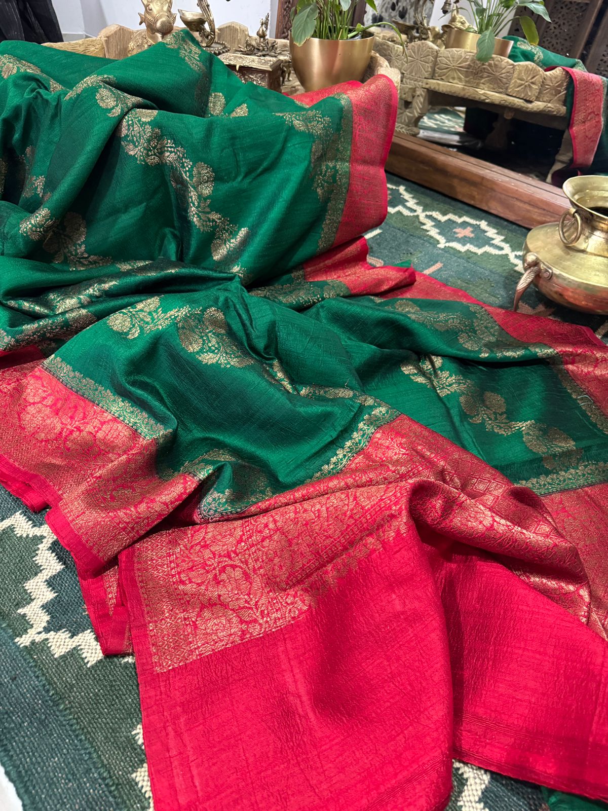 Pure Handloom Raw Silk Banarasi Saree With Lehriya Weave Zari - Image 3