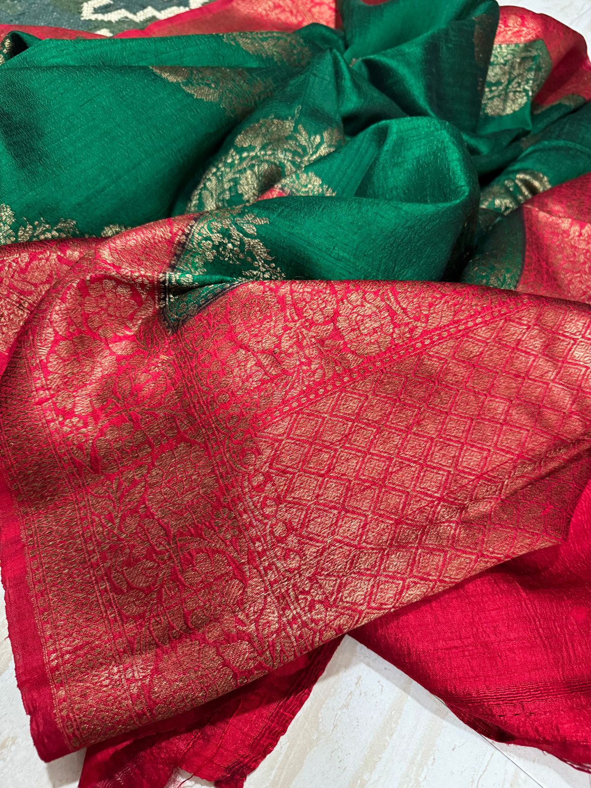 Pure Handloom Raw Silk Banarasi Saree With Lehriya Weave Zari - Image 6