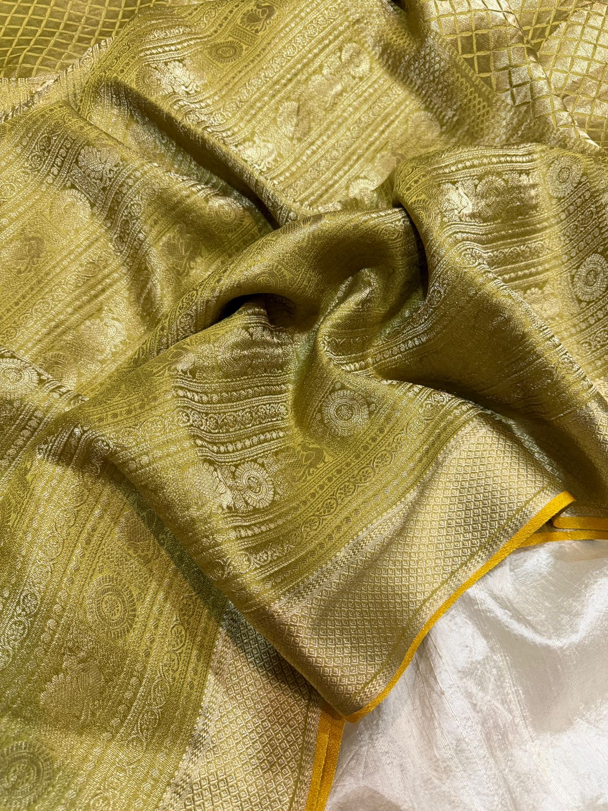 Pure Mysore Brocade Crepe Silk Saree With Platinum Zari Weave - Image 3