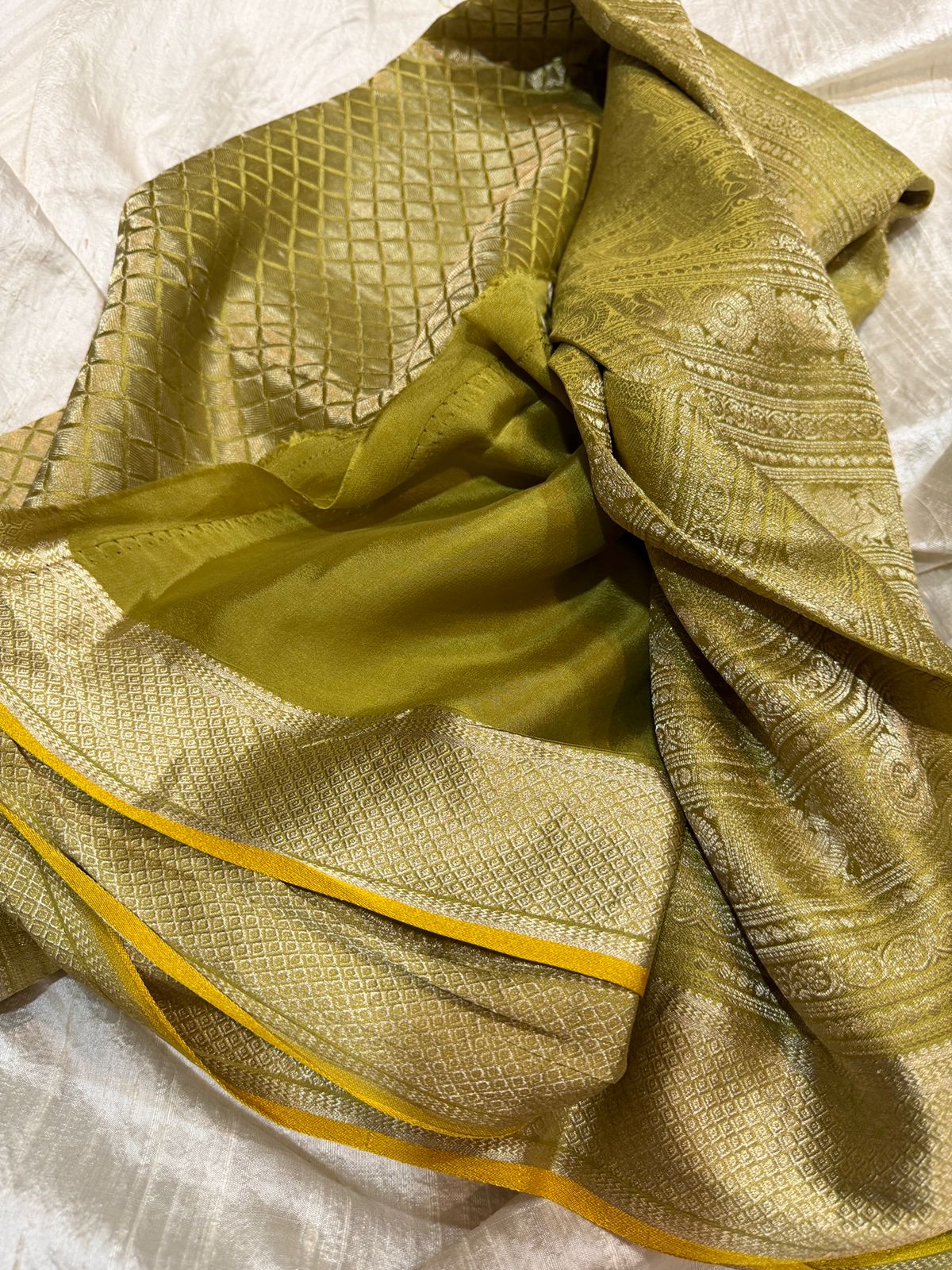 Pure Mysore Brocade Crepe Silk Saree With Platinum Zari Weave - Image 6