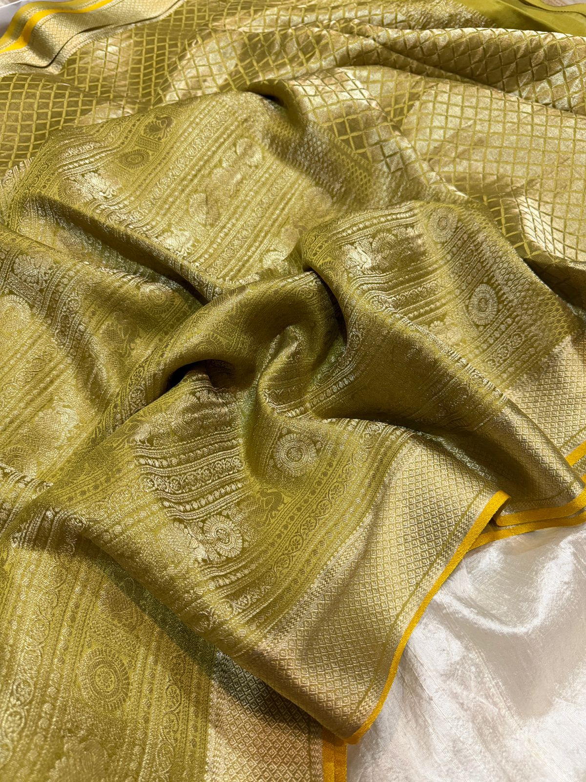 Pure Mysore Brocade Crepe Silk Saree With Platinum Zari Weave - Image 9