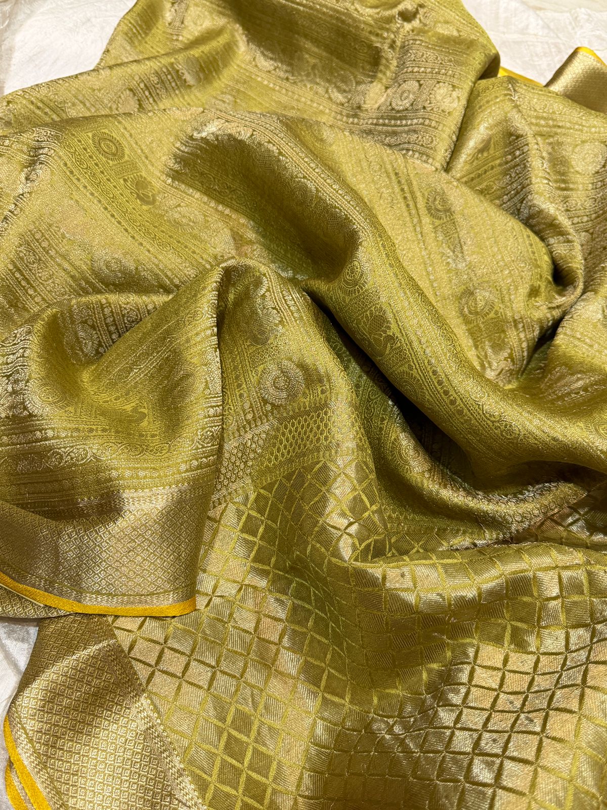 Pure Mysore Brocade Crepe Silk Saree With Platinum Zari Weave - Image 7